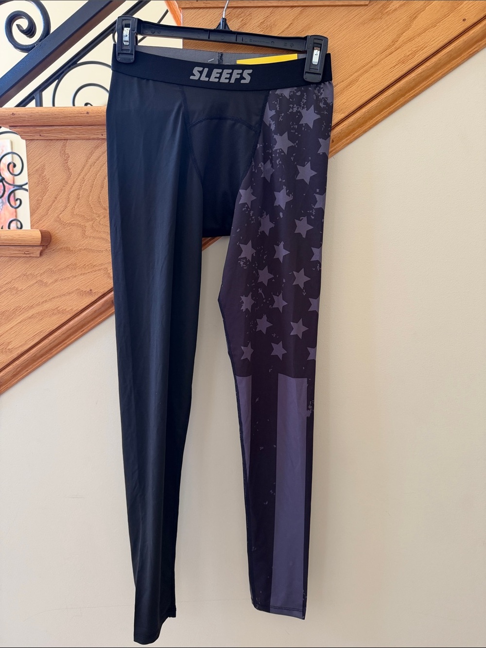 Men's Black Star-Stripes Print Performance Leggings Sz Medium NWT